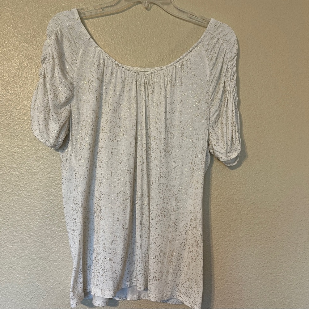 Jennifer Lopez L Soft Cream w/ Gold Specks Short Sleeve V-Neck Blouse